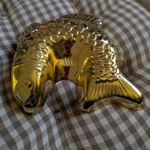 Gold tone brass vintage fish mold wall hanging